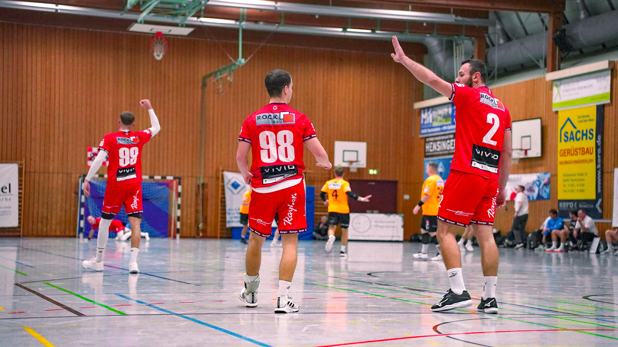 Spieler des HRW Laupheim beim Torjubel