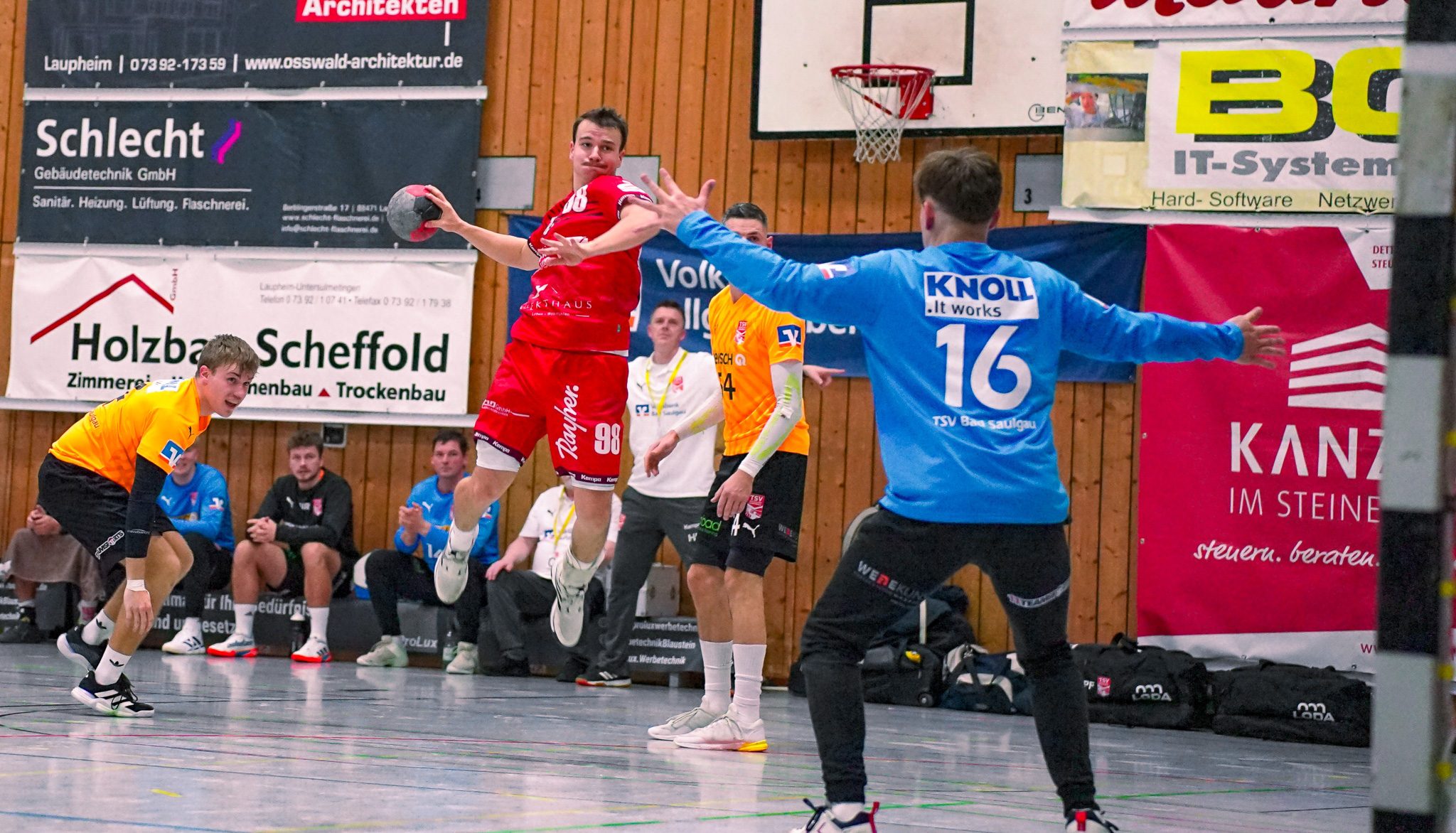 Timo Remane vom HRW Laupheim beim Wurf