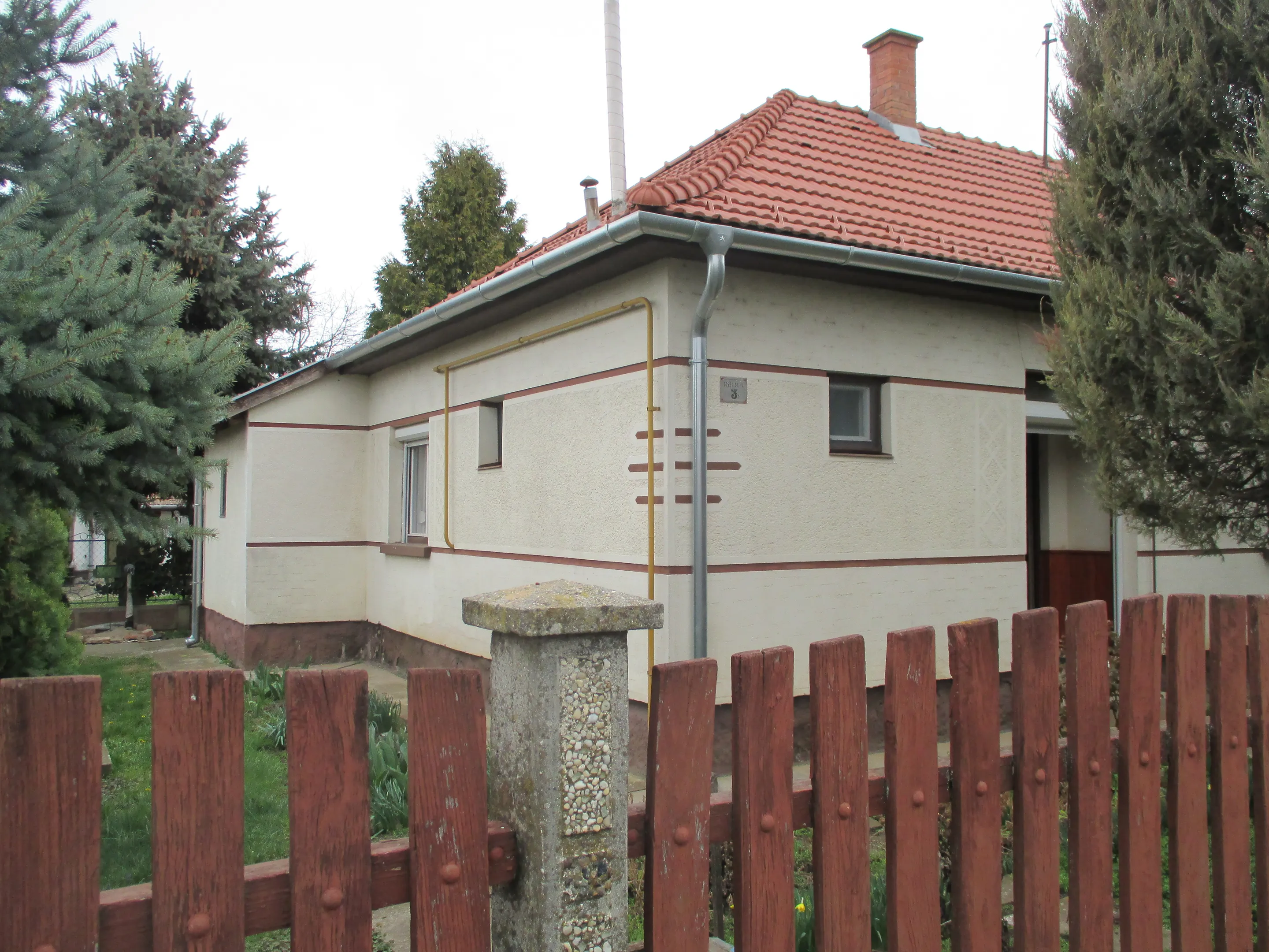 elado-ikerhaz-telekgerendas-103477941-t6.webp