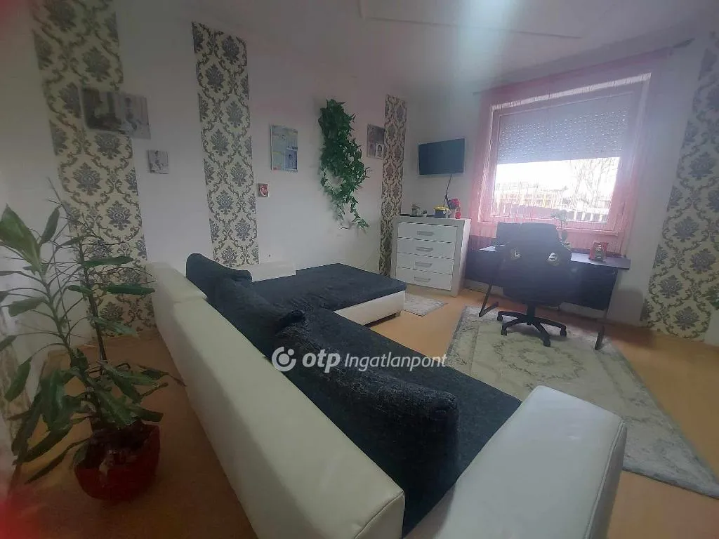 elado-csaladi-haz-letavertes-101191657-t6.webp