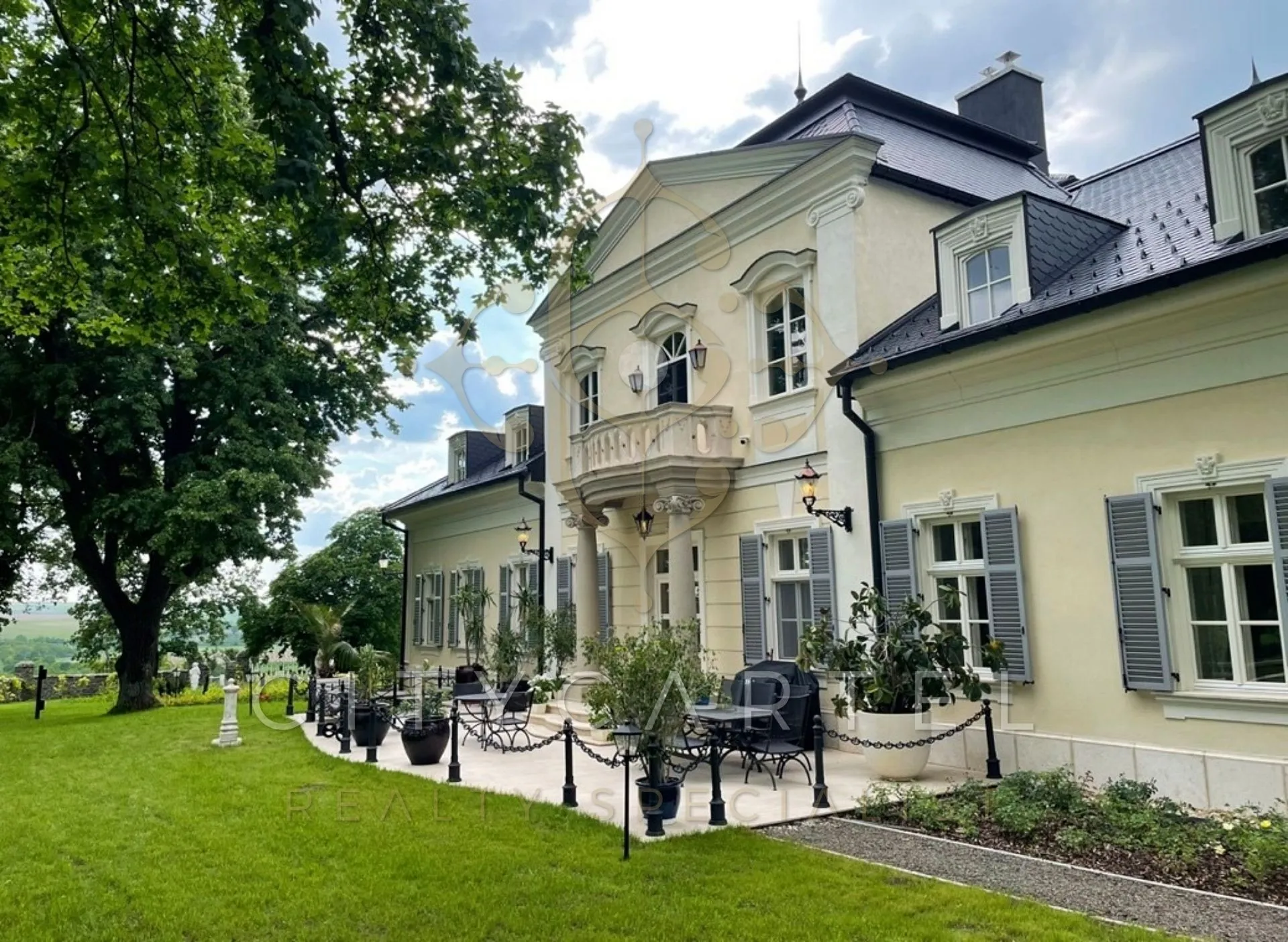 elado-villa-kastely-ber-99357878-t6.webp