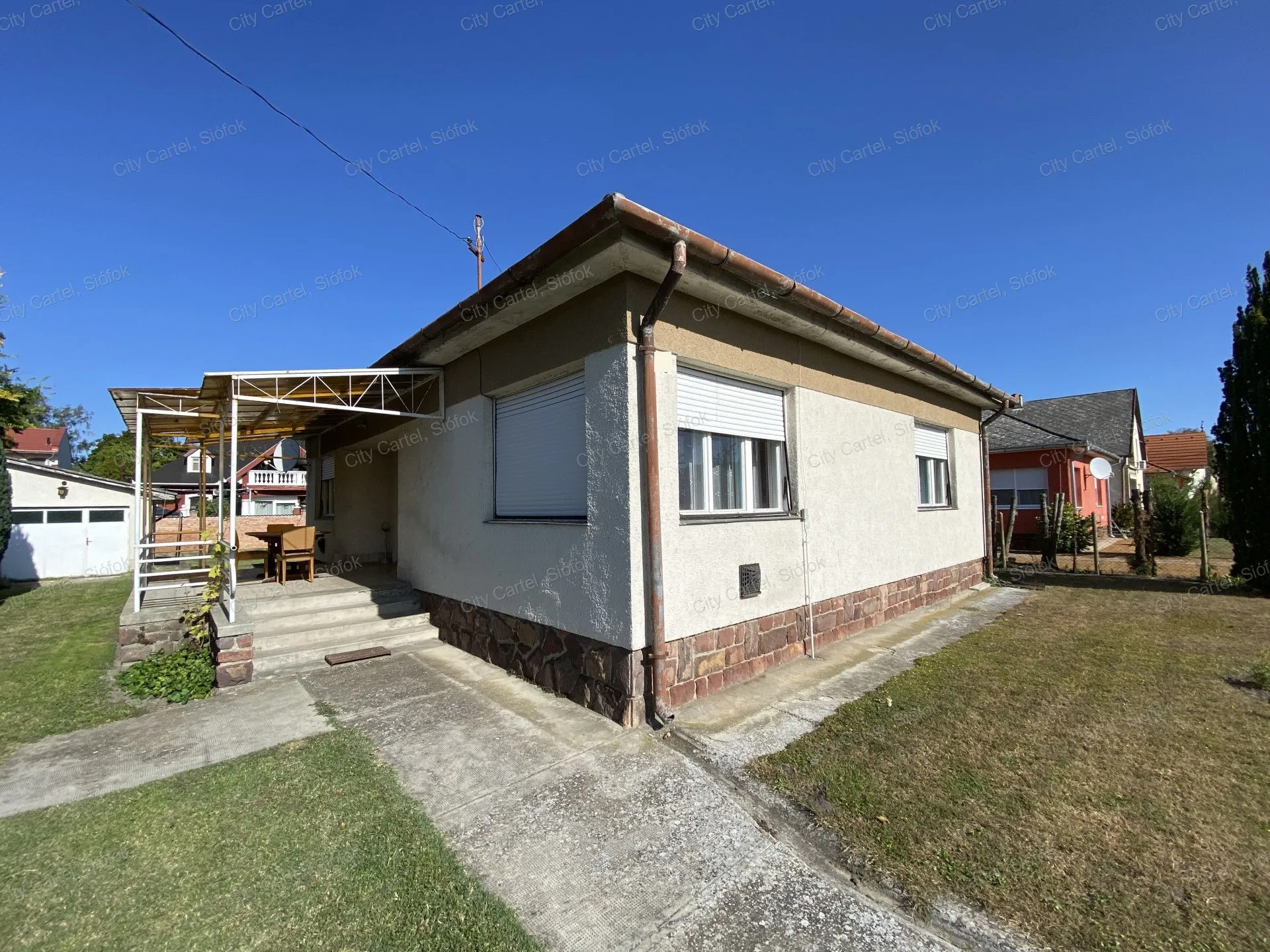 elado-csaladi-haz-balatonboglar-98249577-t6.webp