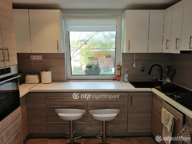 elado-csaladi-haz-szarvas-90145496-k1.webp