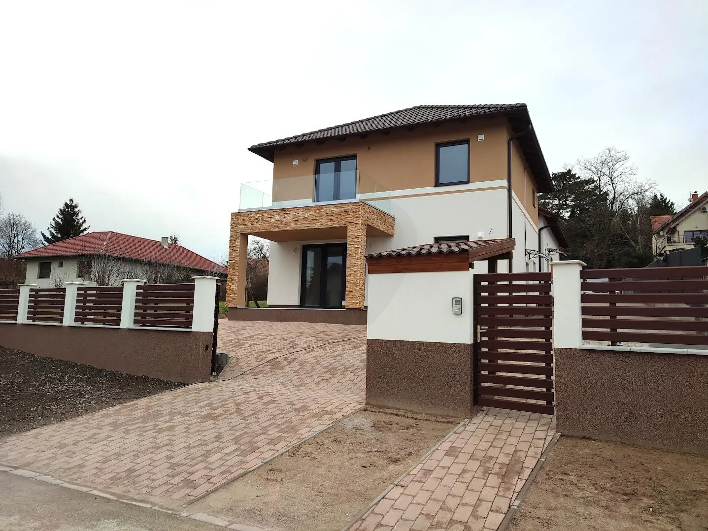elado-ikerhaz-godollo-fenyves-109882834-t6.webp