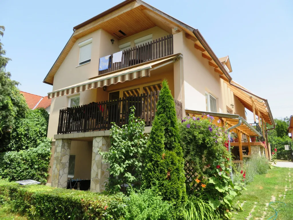 elado-csaladi-haz-balatonkenese-80933335-t6.webp