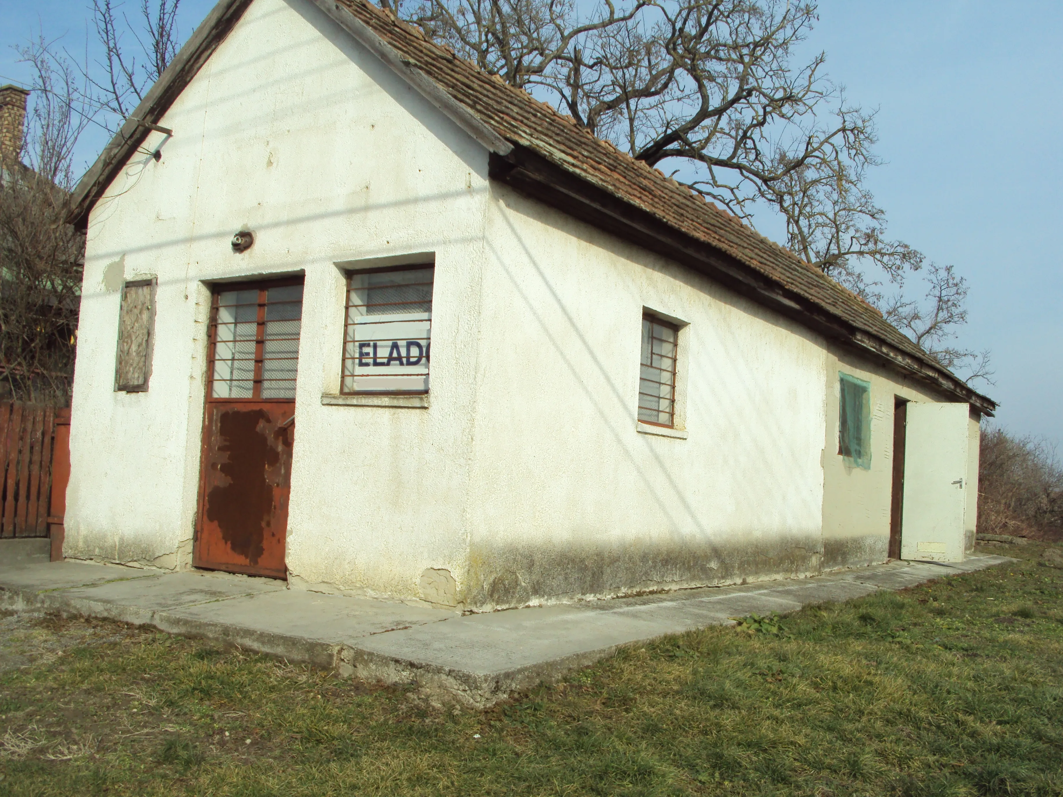 elado-csaladi-haz-csosz-99485110-t6.webp