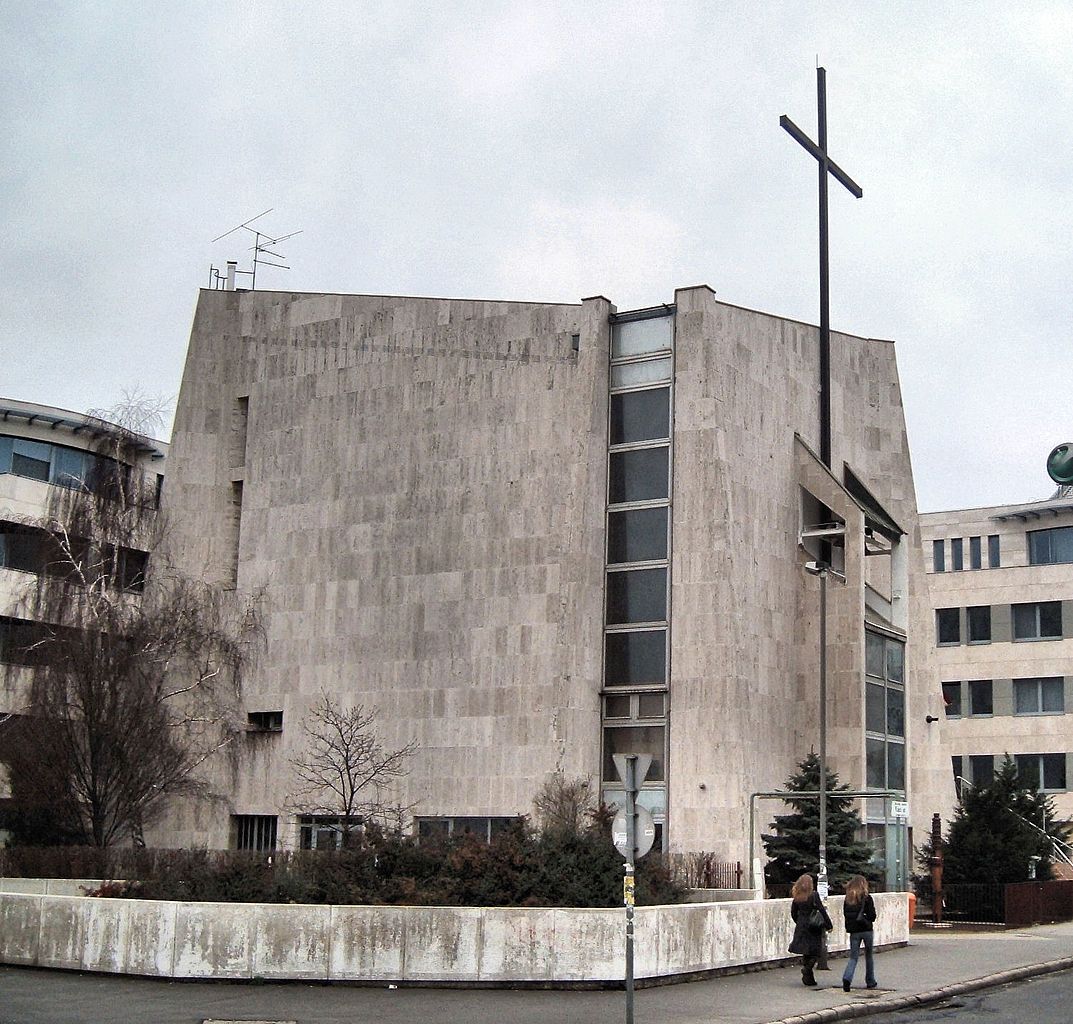 A tours-i Szent Márton és flüe-i Szent Miklós plébániatemplom, Budapest_wikimediacommons.jpg