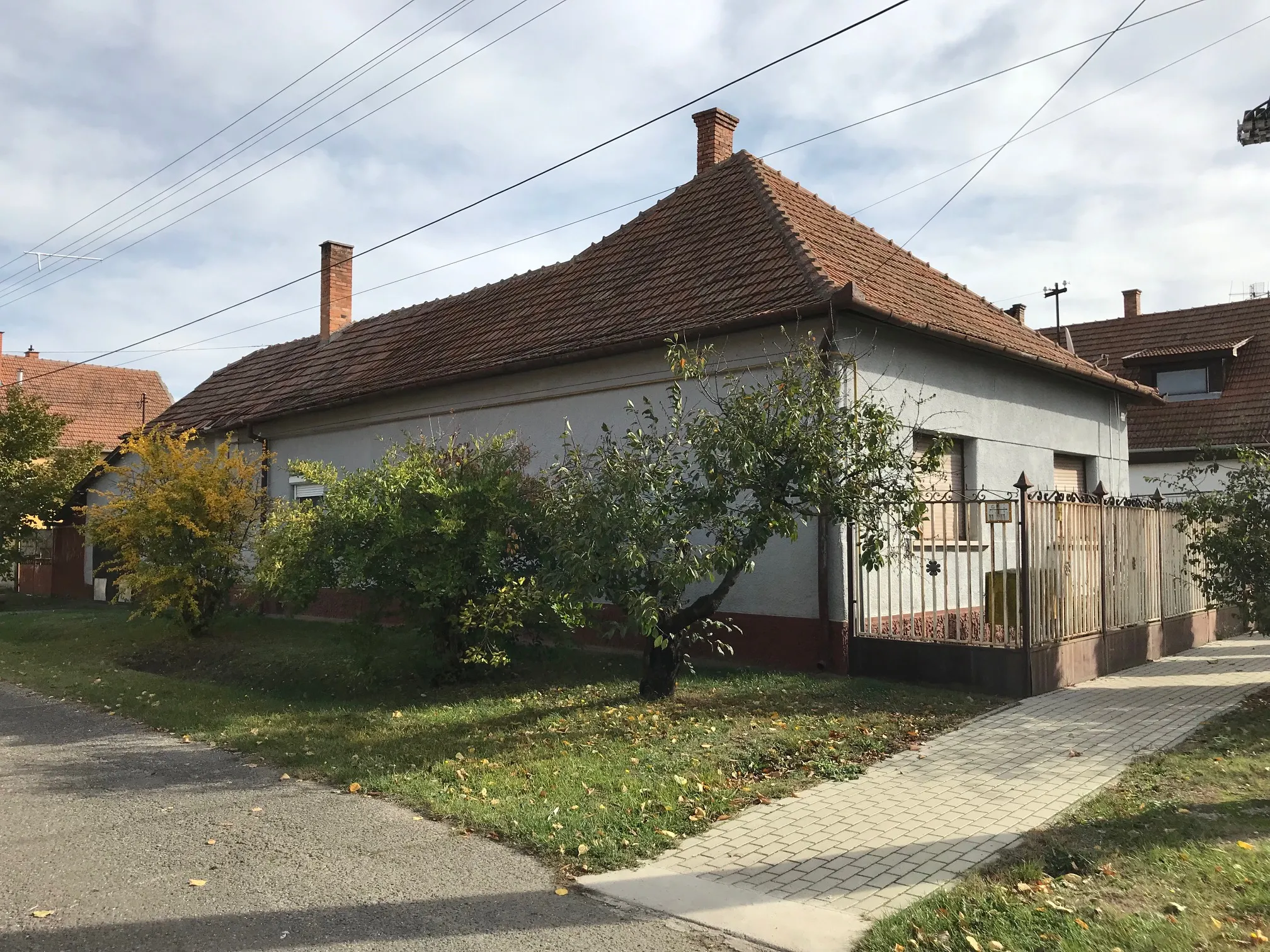 elado-csaladi-haz-kunszallas-98020567-t6.webp