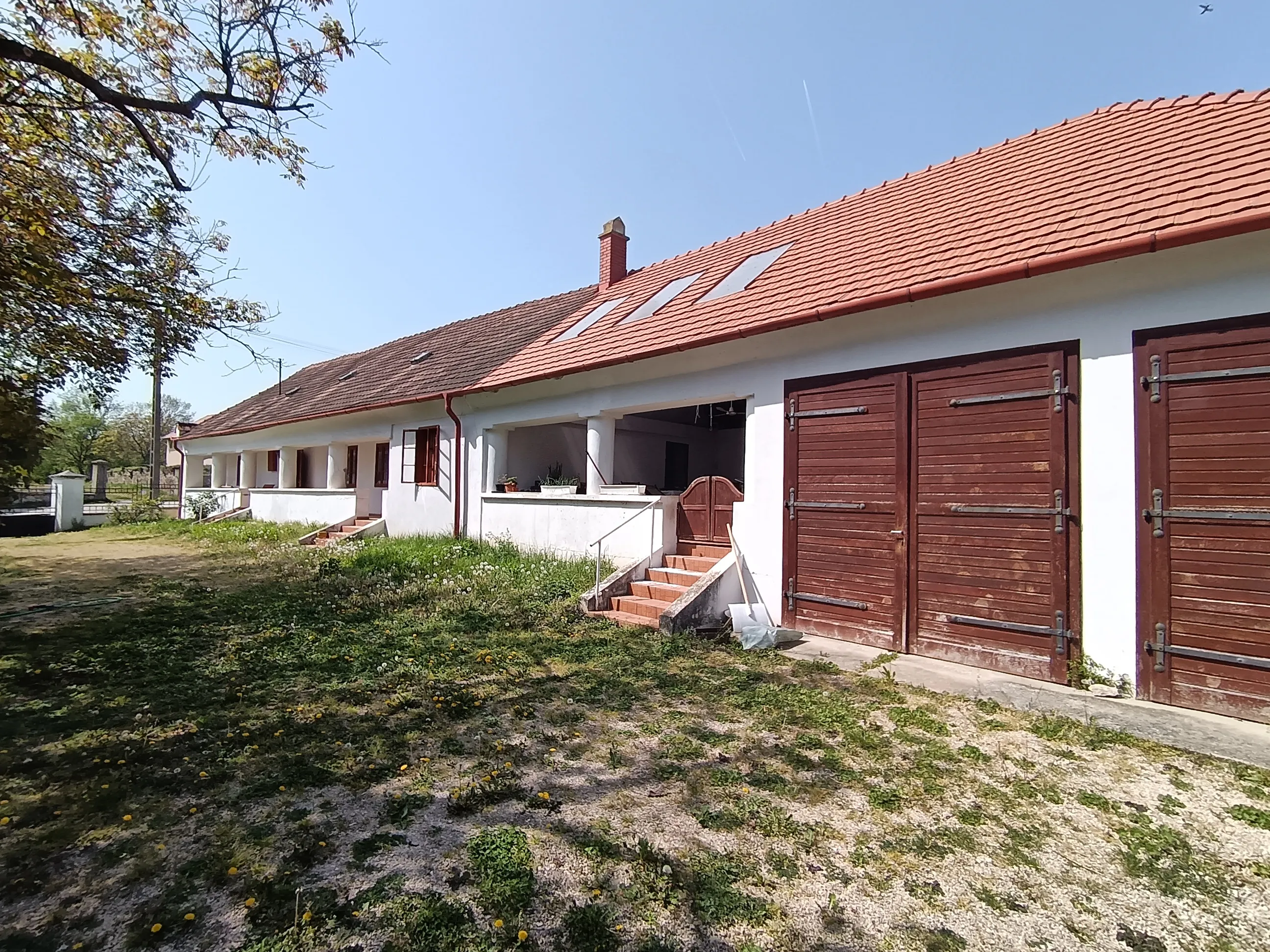 elado-csaladi-haz-bakonybank-101681688-t6.webp