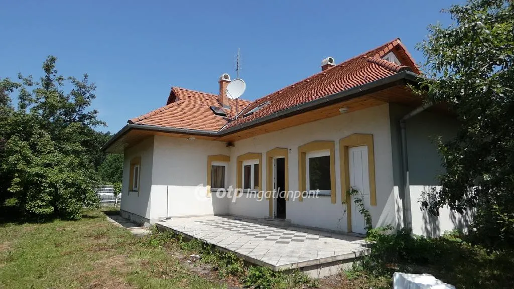 elado-kertes-haz-abadszalok-104884878-t6.webp