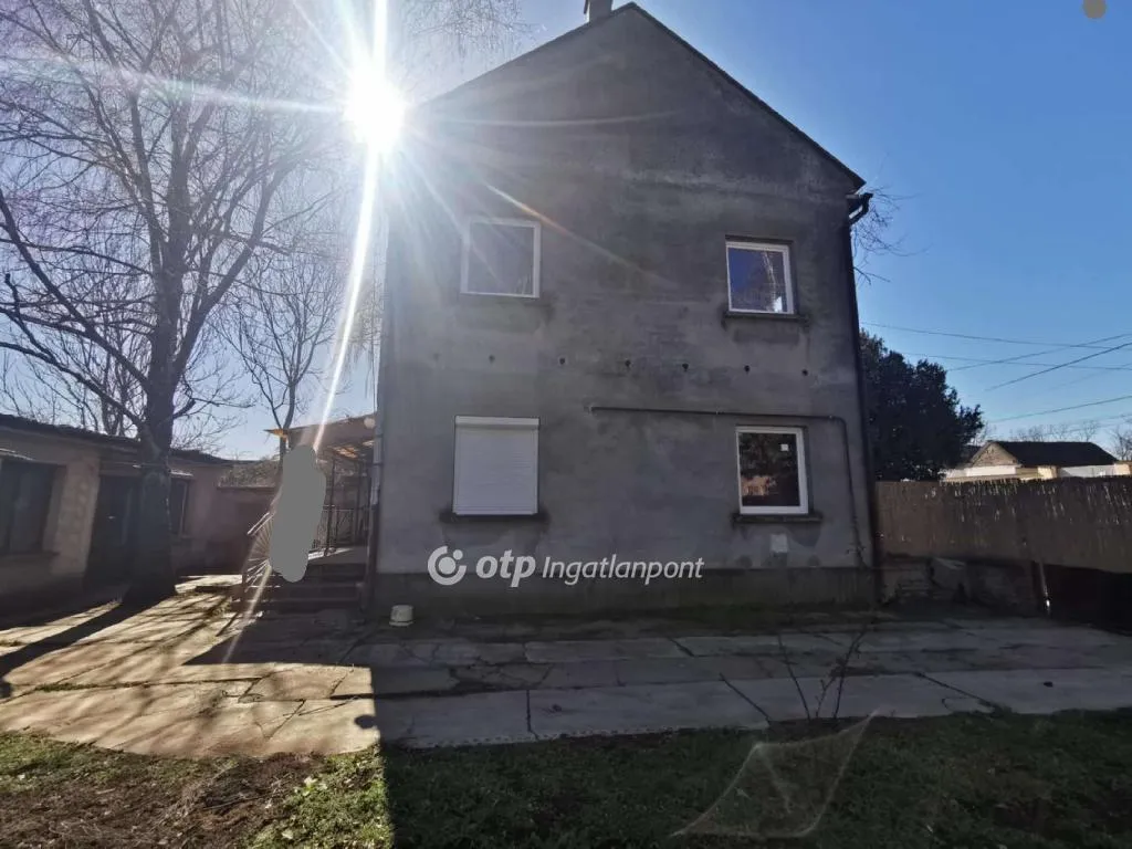 elado-ikerhaz-melykut-112073749-t6.webp