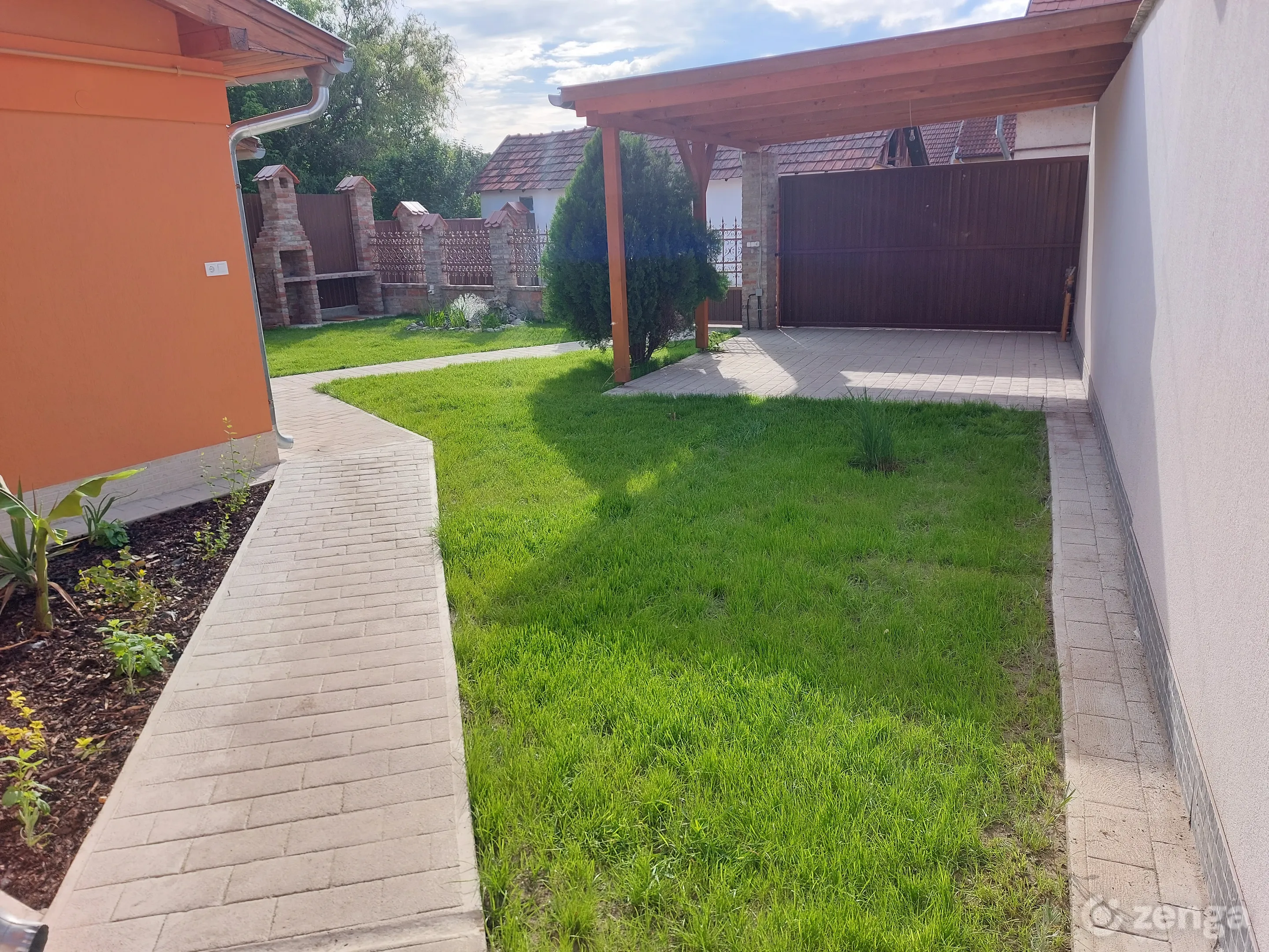 elado-csaladi-haz-tiszakecske-114420716-k6.webp
