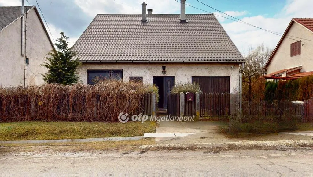 elado-csaladi-haz-baktakek-111528236-t6.webp