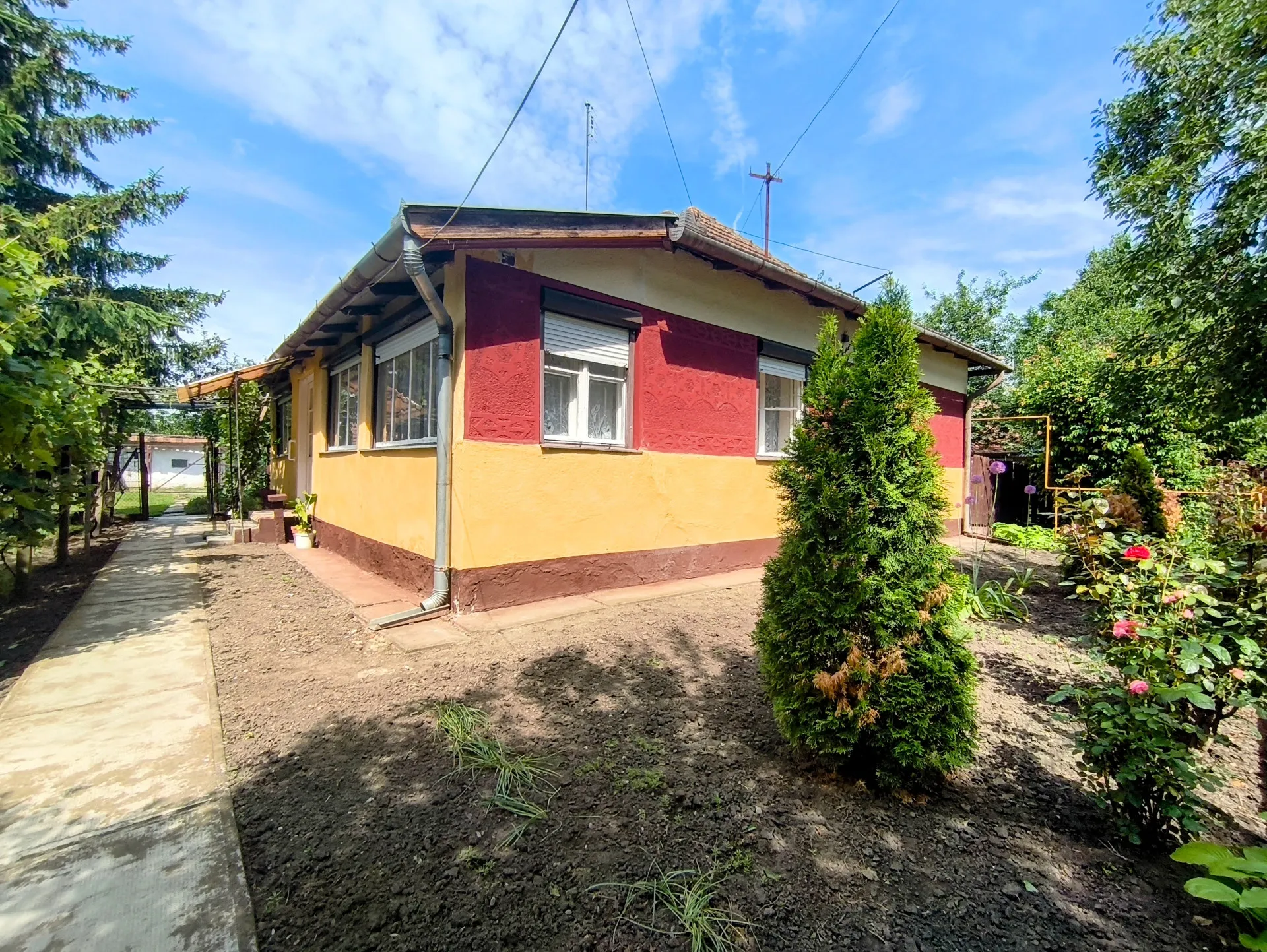 elado-csaladi-haz-belmegyer-114908566-t6.webp
