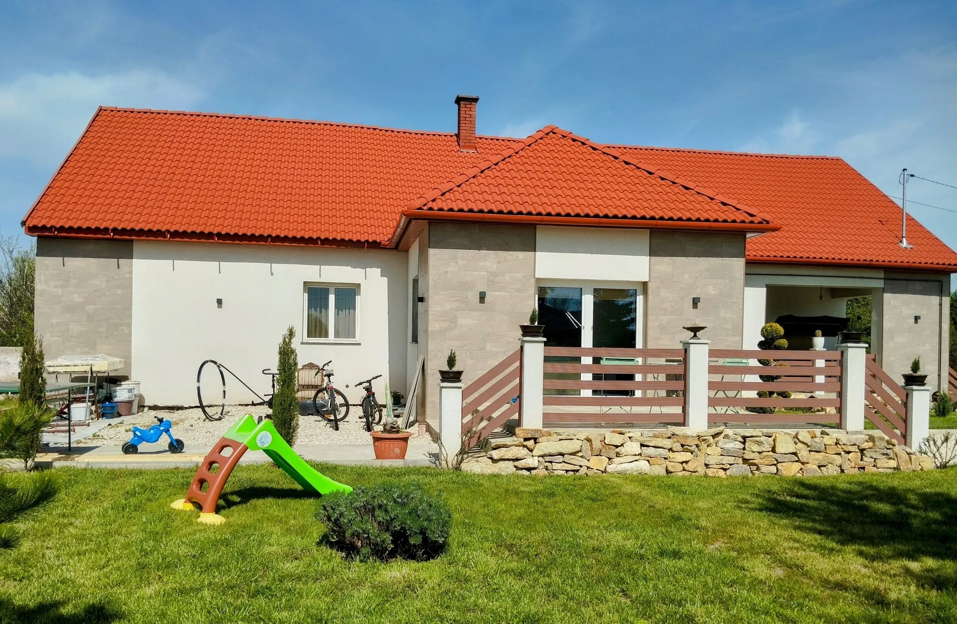 elado-csaladi-haz-balatonfokajar-113308142-t6.webp