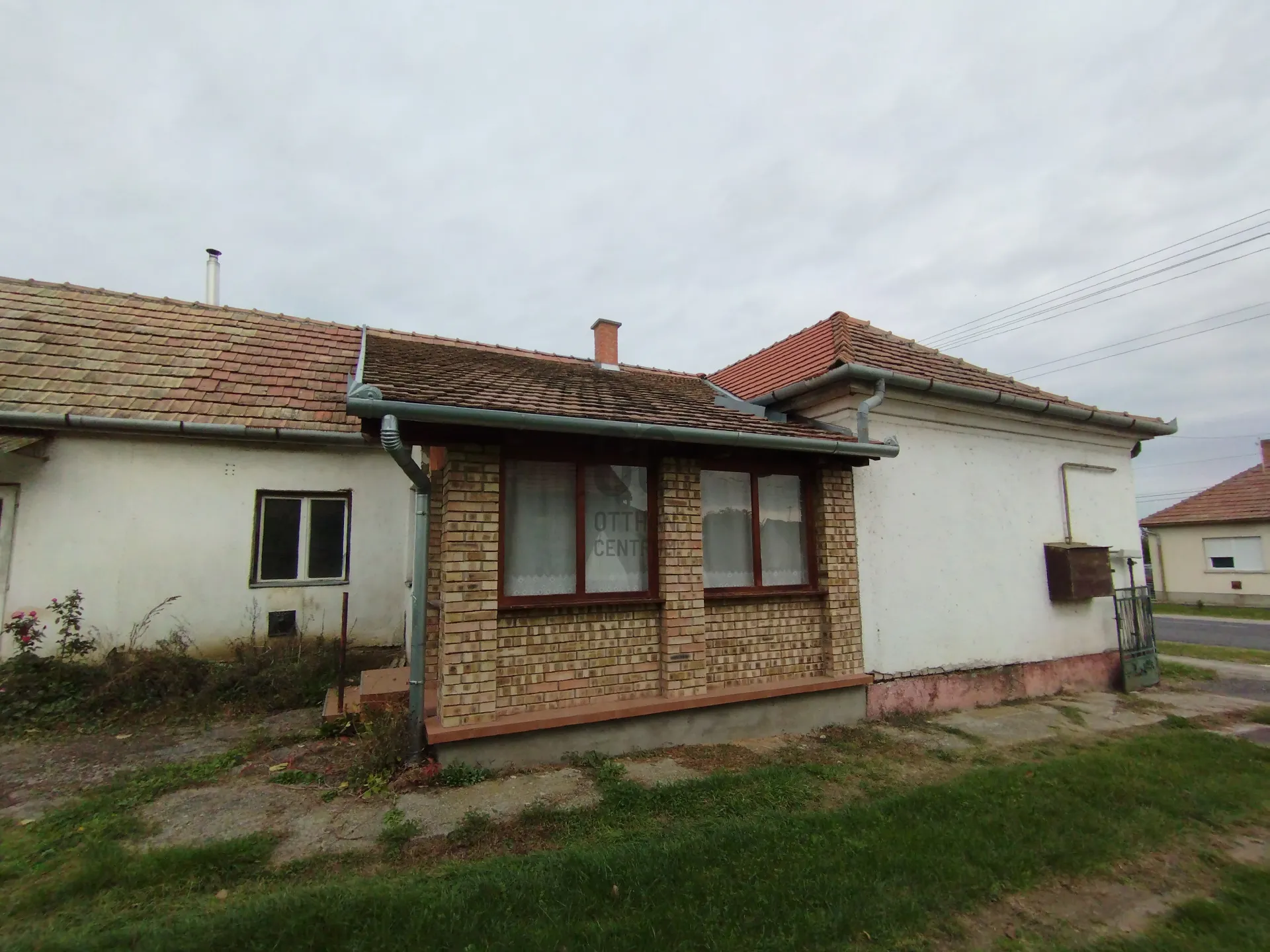 elado-csaladi-haz-balatonujlak-98108967-t6.webp