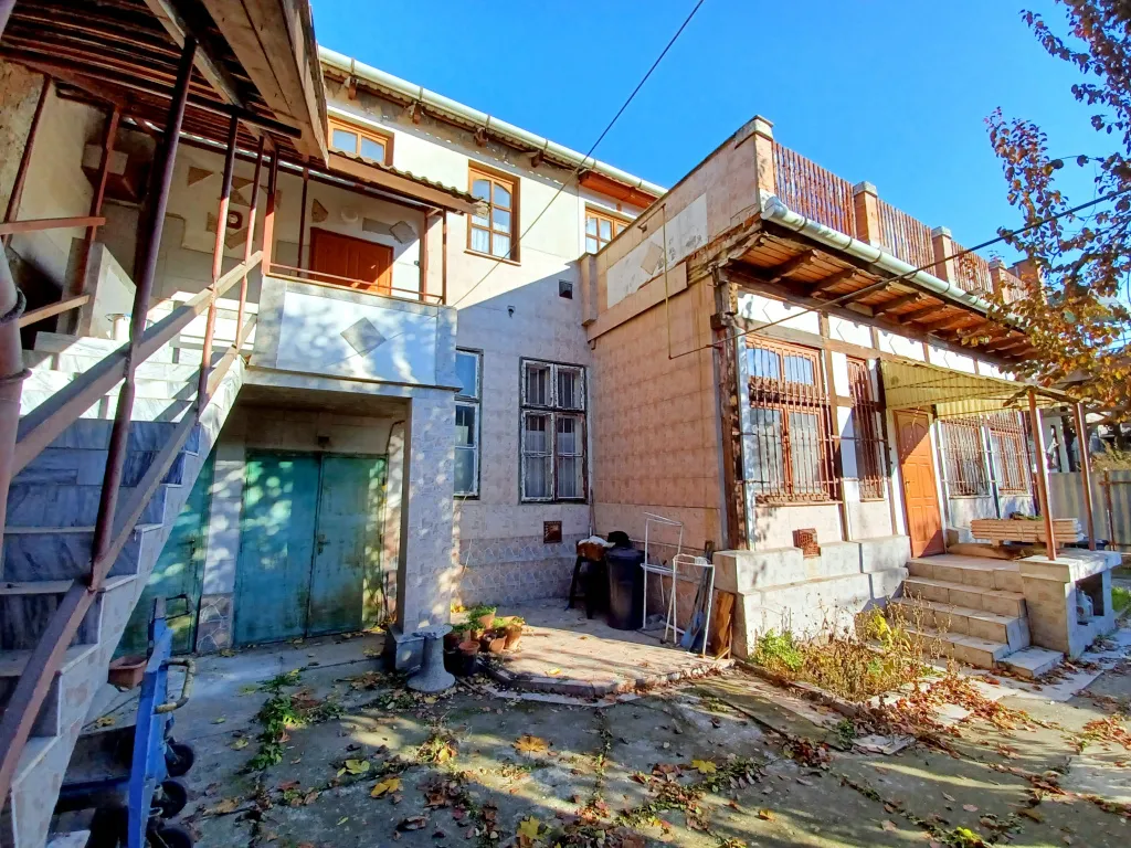 elado-csaladi-haz-budapest-viii-kerulet-108757234-t6.webp
