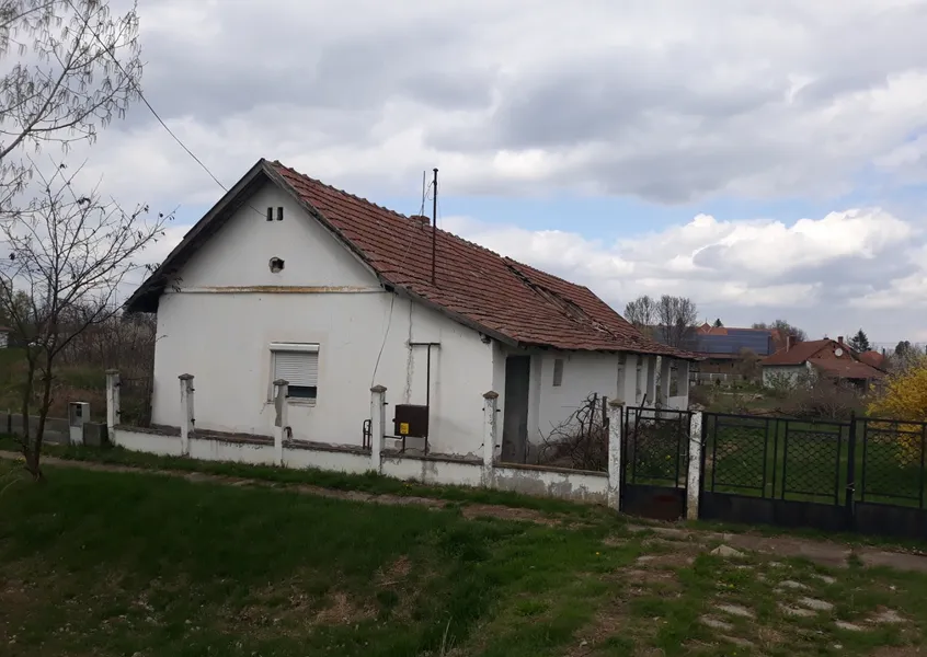 elado-csaladi-haz-veszto-109564062-t6.webp