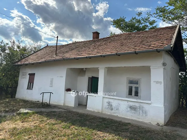 elado-csaladi-haz-sarretudvari-116751151-t1.webp