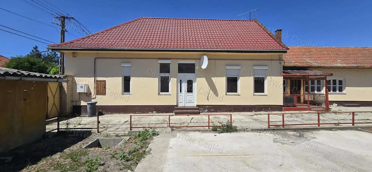 elado-csaladi-haz-cegled-115876298-t6.webp
