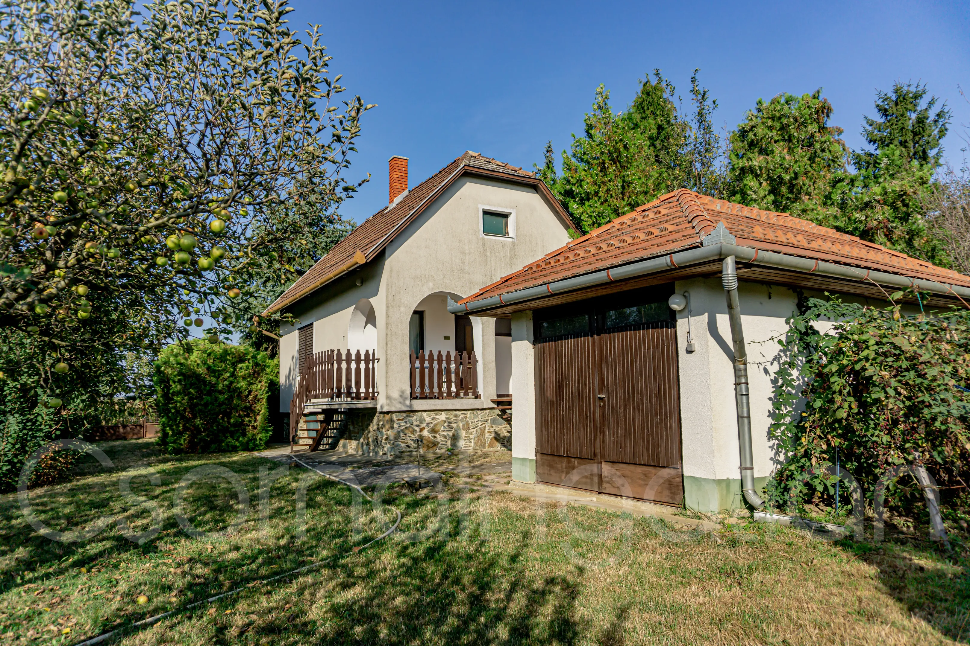 elado-kertes-haz-csorna-foldsziget-107582883-t6.webp