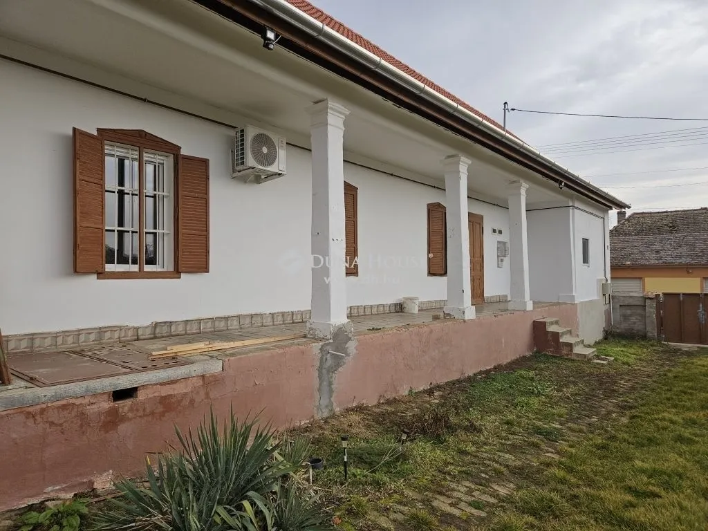 elado-csaladi-haz-vemend-118649767-t6.webp