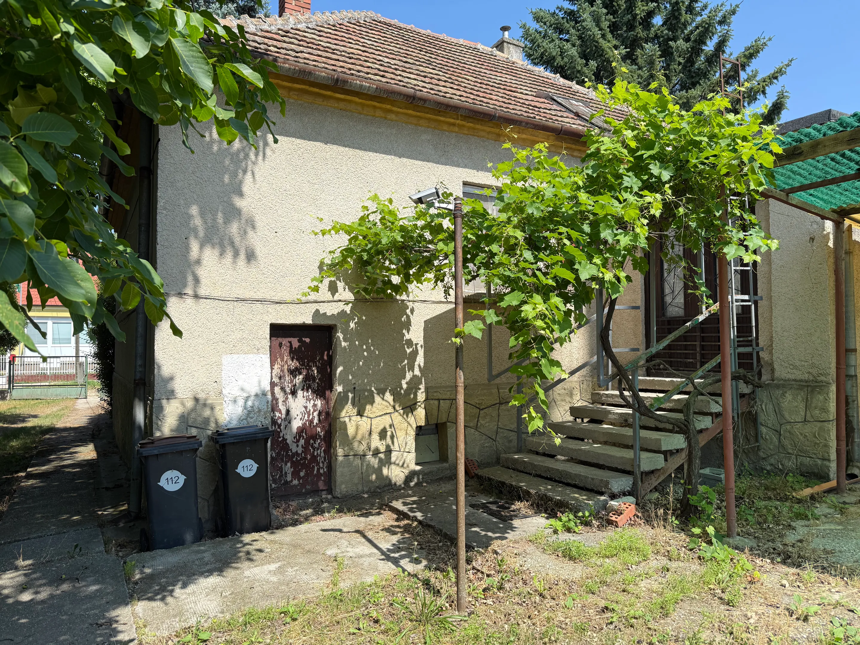 elado-csaladi-haz-abda-118005777-t6.webp
