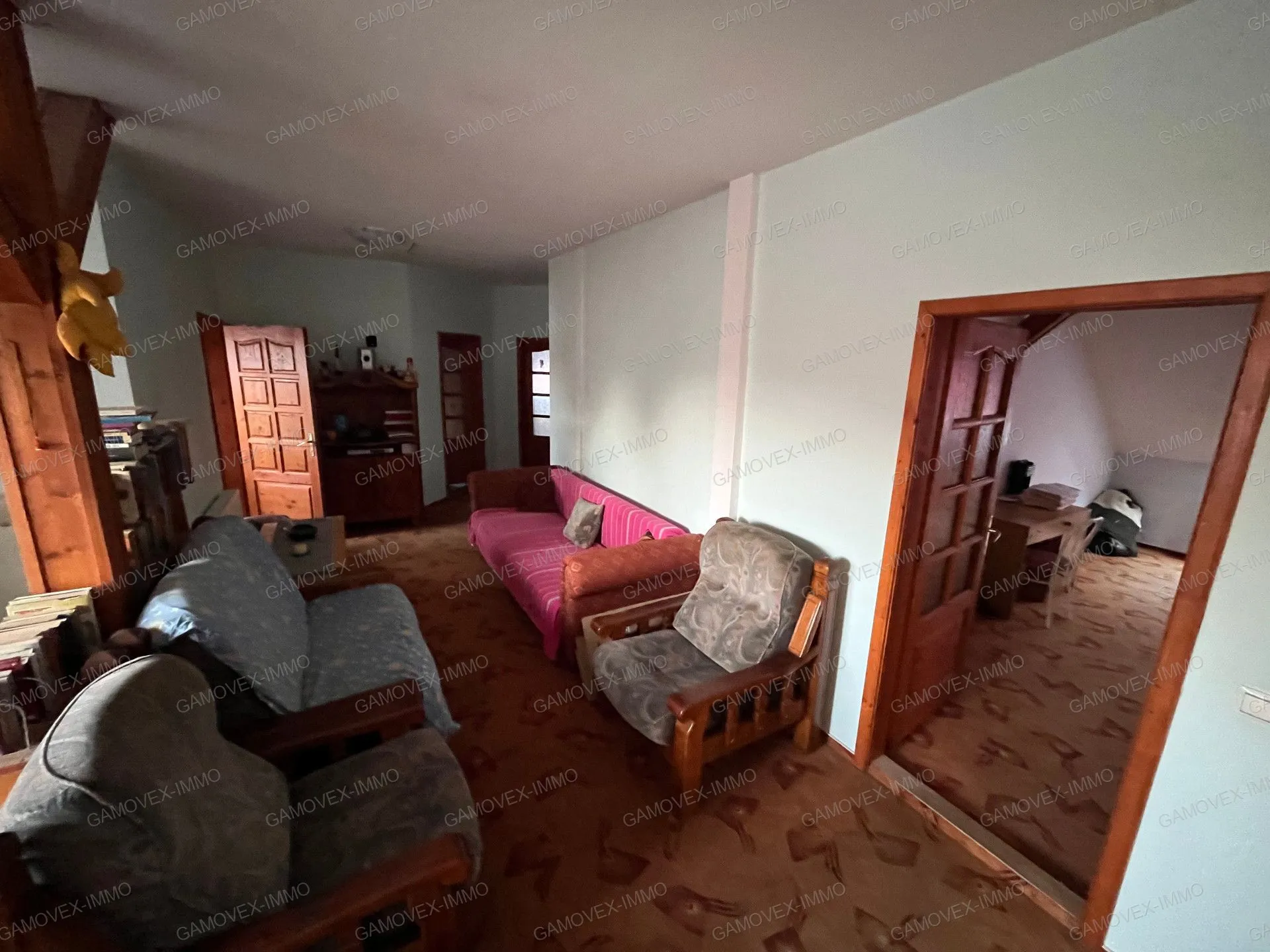 elado-csaladi-haz-bate-107489569-t6.webp