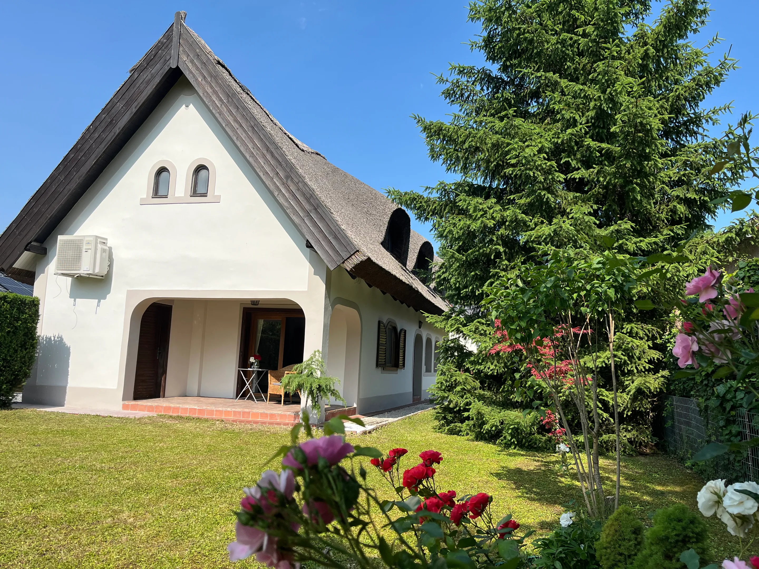 elado-csaladi-haz-szigliget-115483876-t6.webp