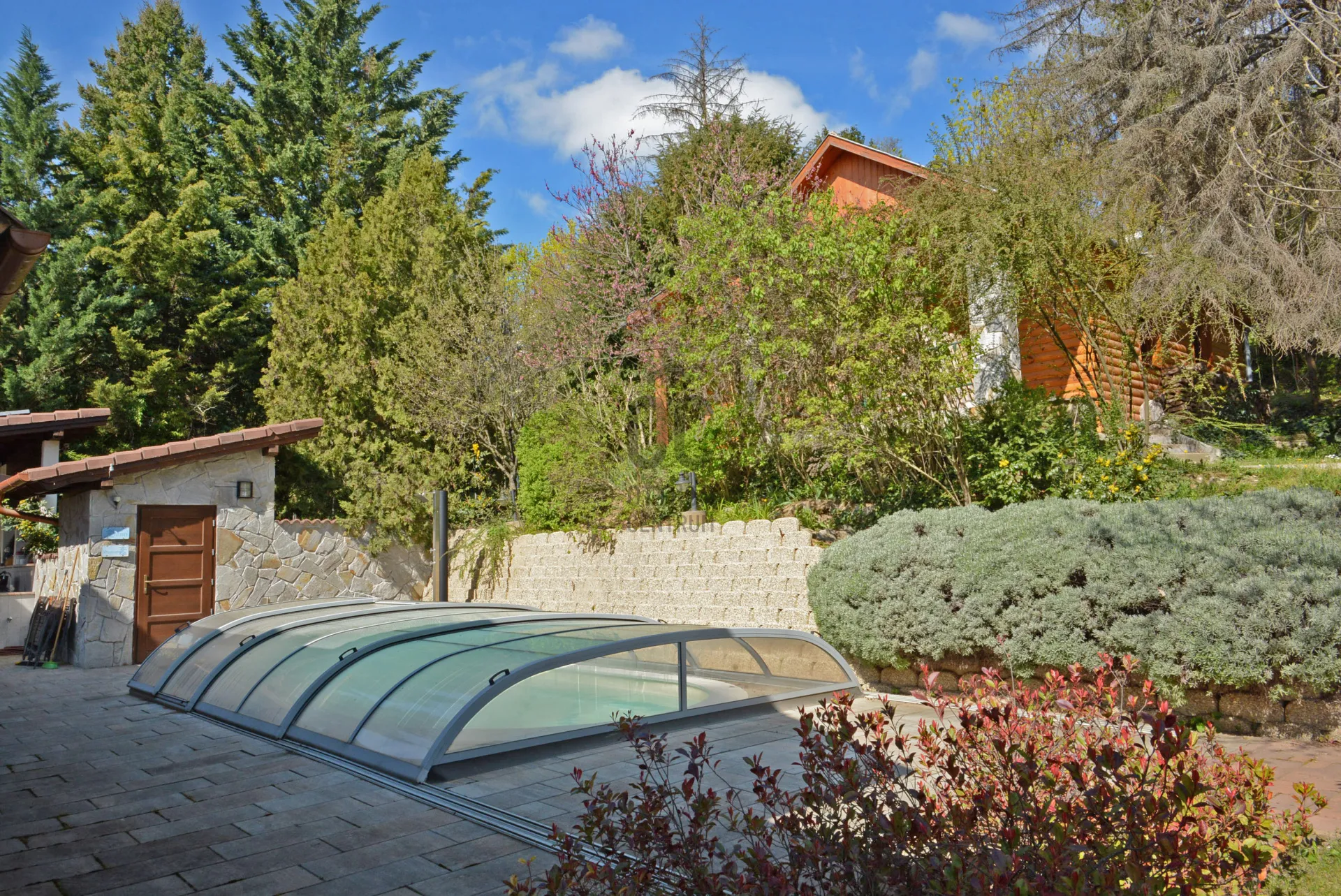 elado-csaladi-haz-veroce-119188732-t6 (1).webp