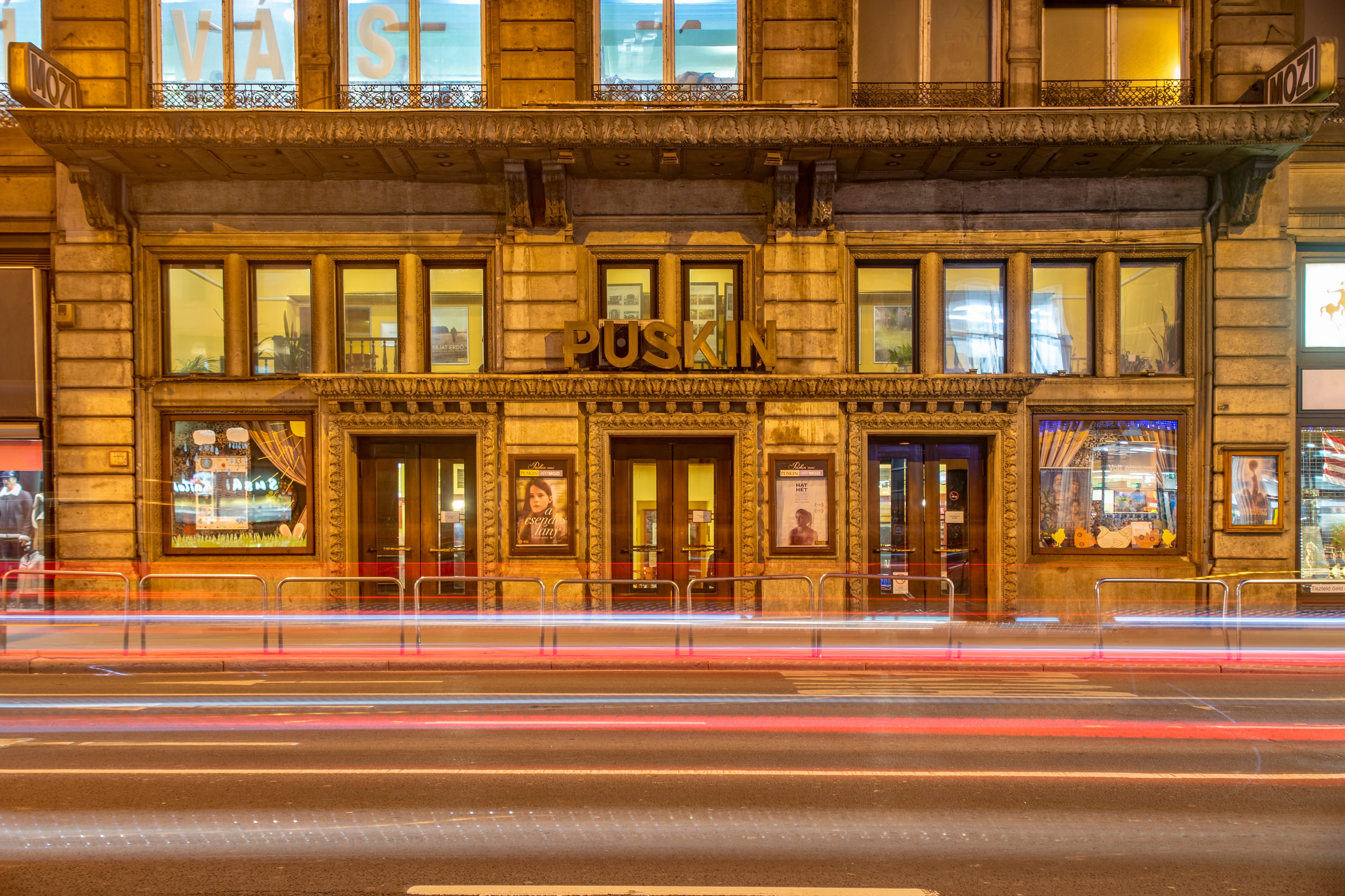 Budapest Puskin mozi.jpg