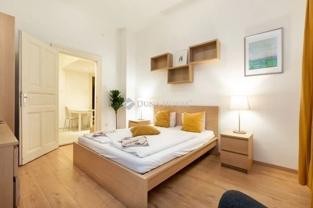 elado-teglalakas-budapest-v-kerulet-117807118-t6 (1).webp