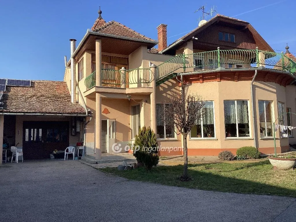 1elado-csaladi-haz-mezotur-126419645-t6.webp