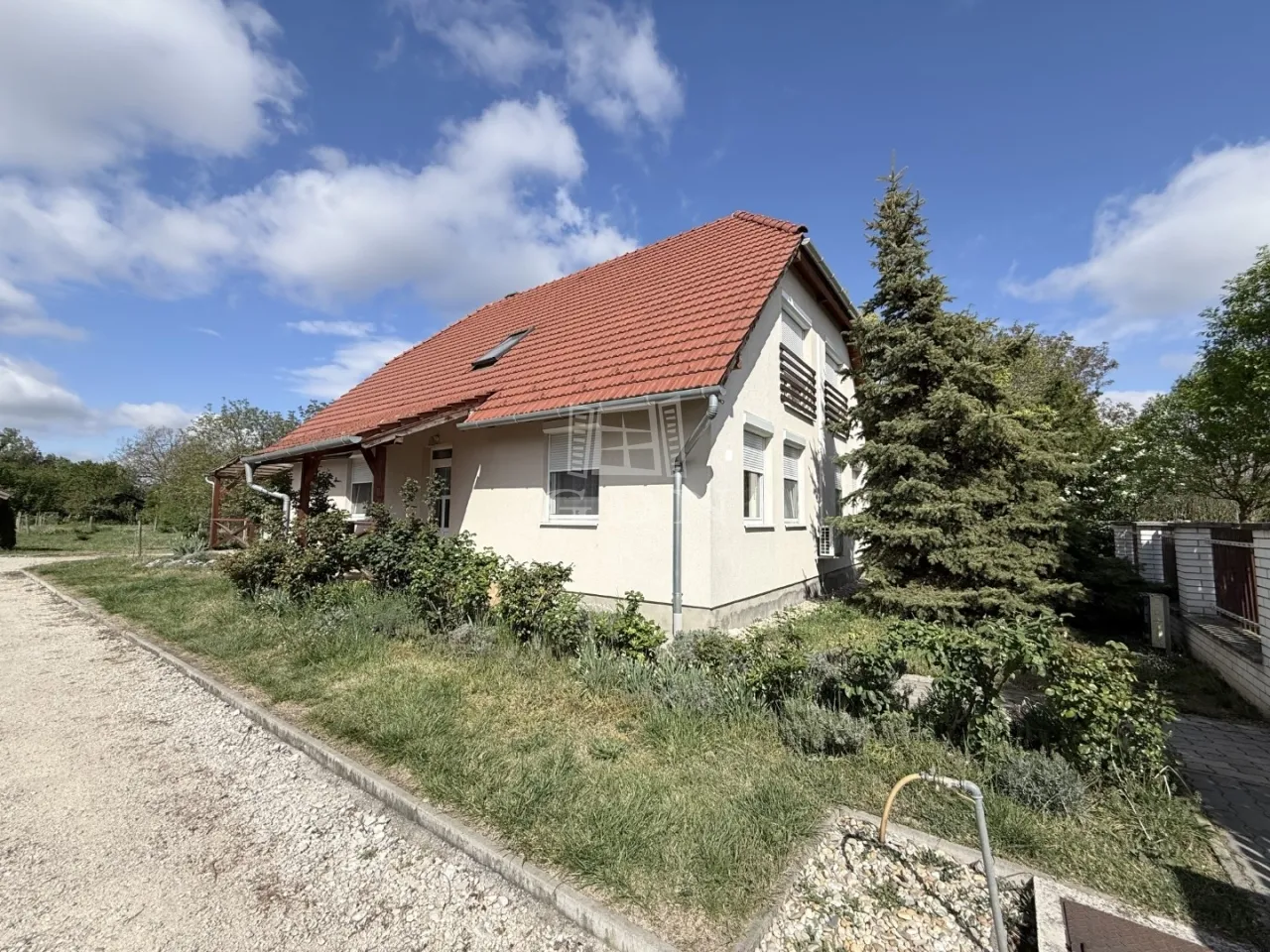 3elado-csaladi-haz-szekesfehervar-feketehegy-126336097-t6.webp