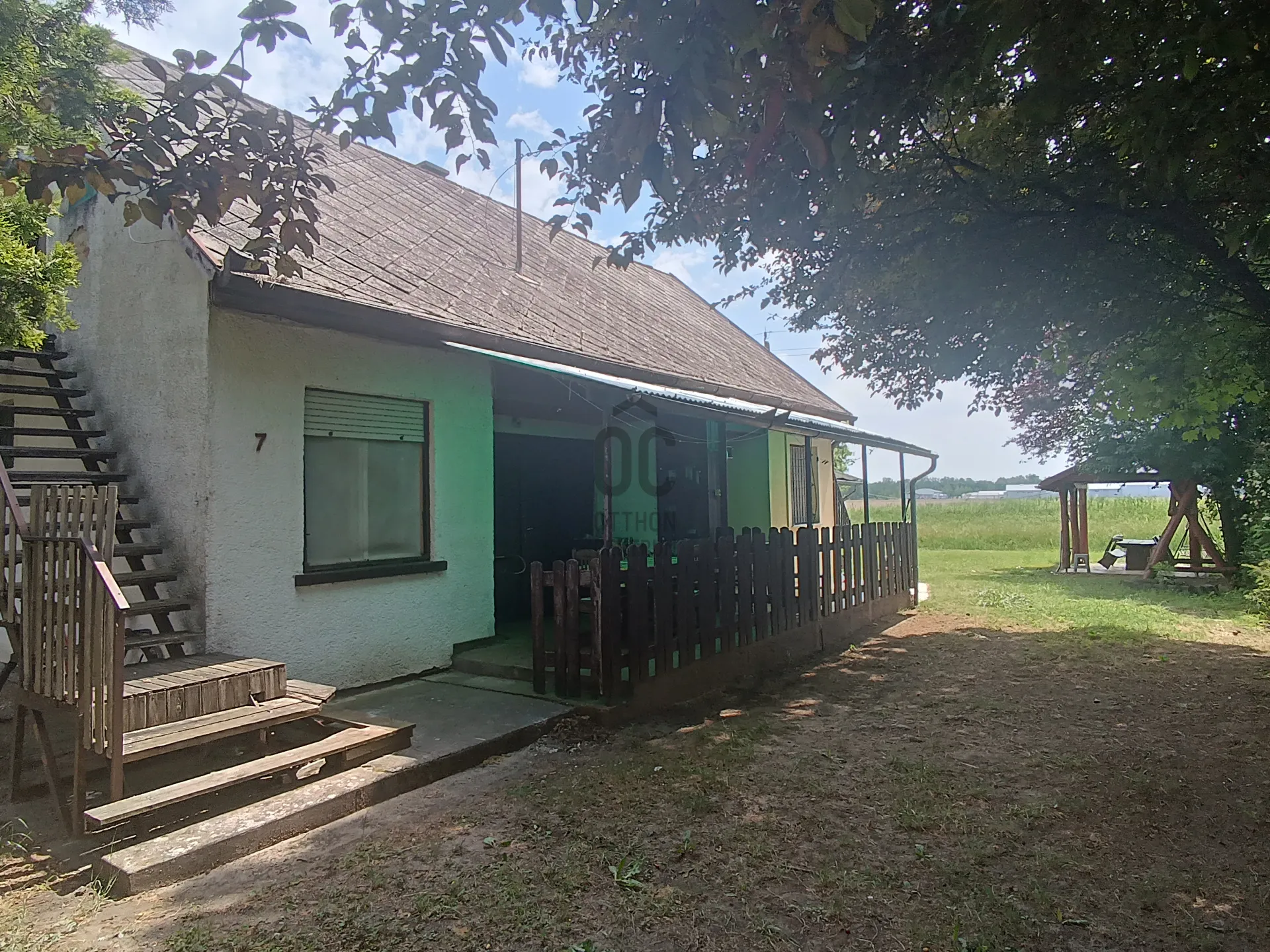 elado-kertes-haz-balatonboglar-128011020-t6.webp