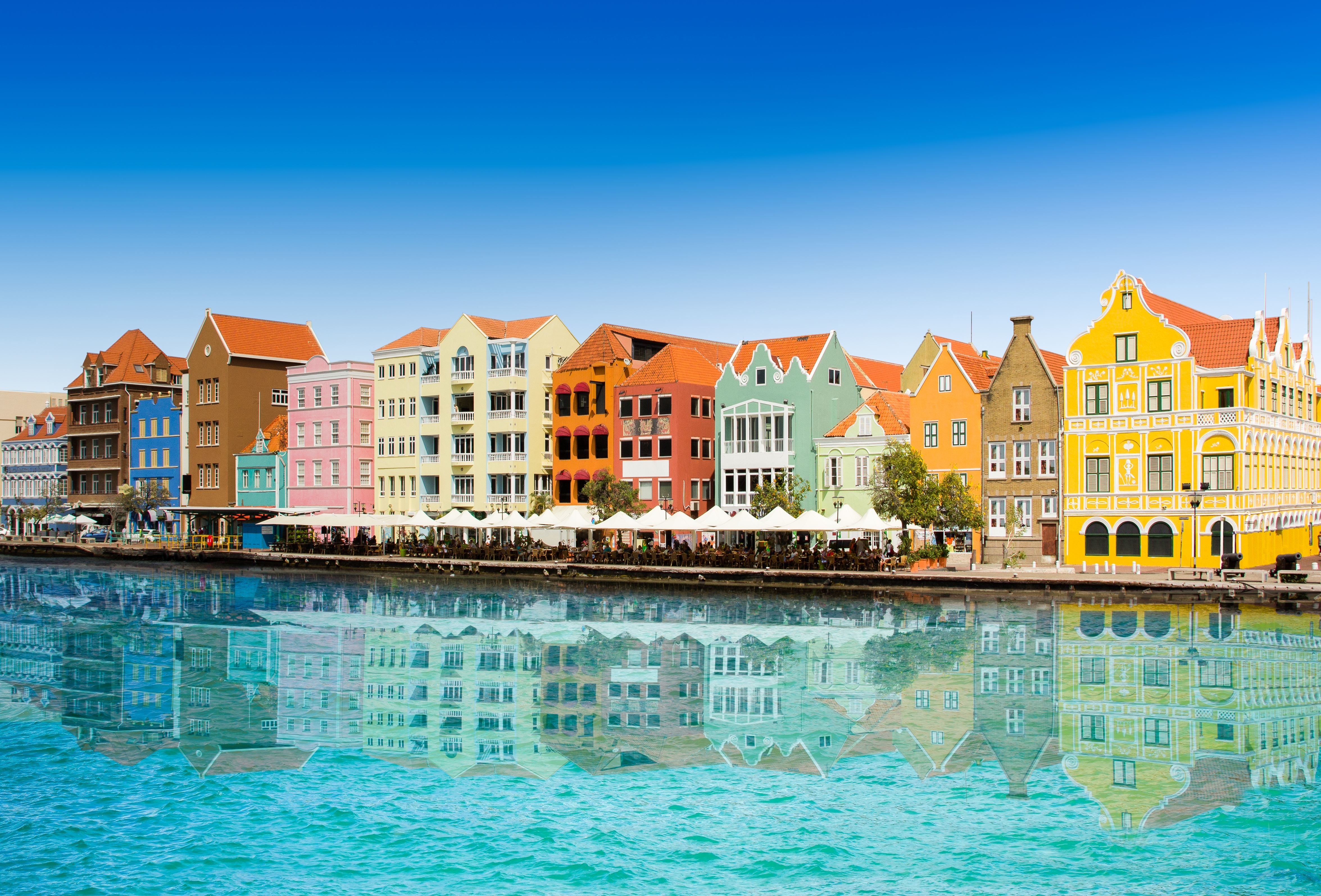 curacao hollad házak.jpg