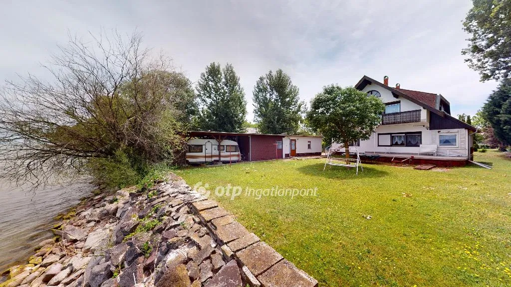 elado-csaladi-haz-balatonboglar-128375408-t6.webp