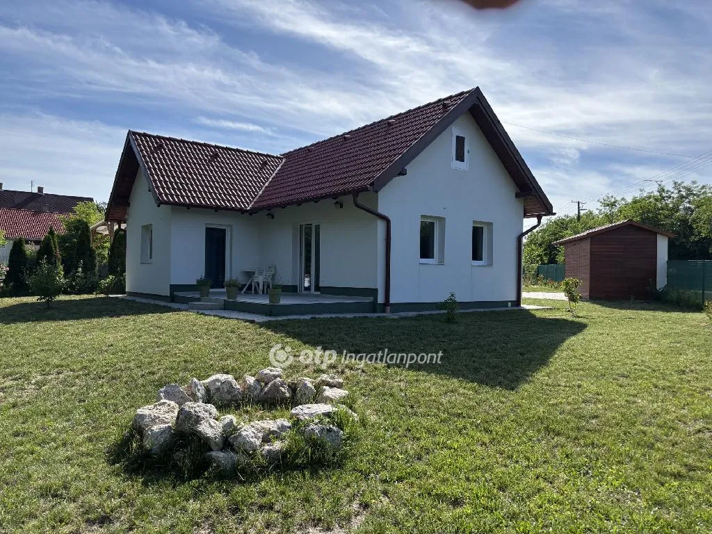 elado-csaladi-haz-balatonvilagos-128684075-t6.webp