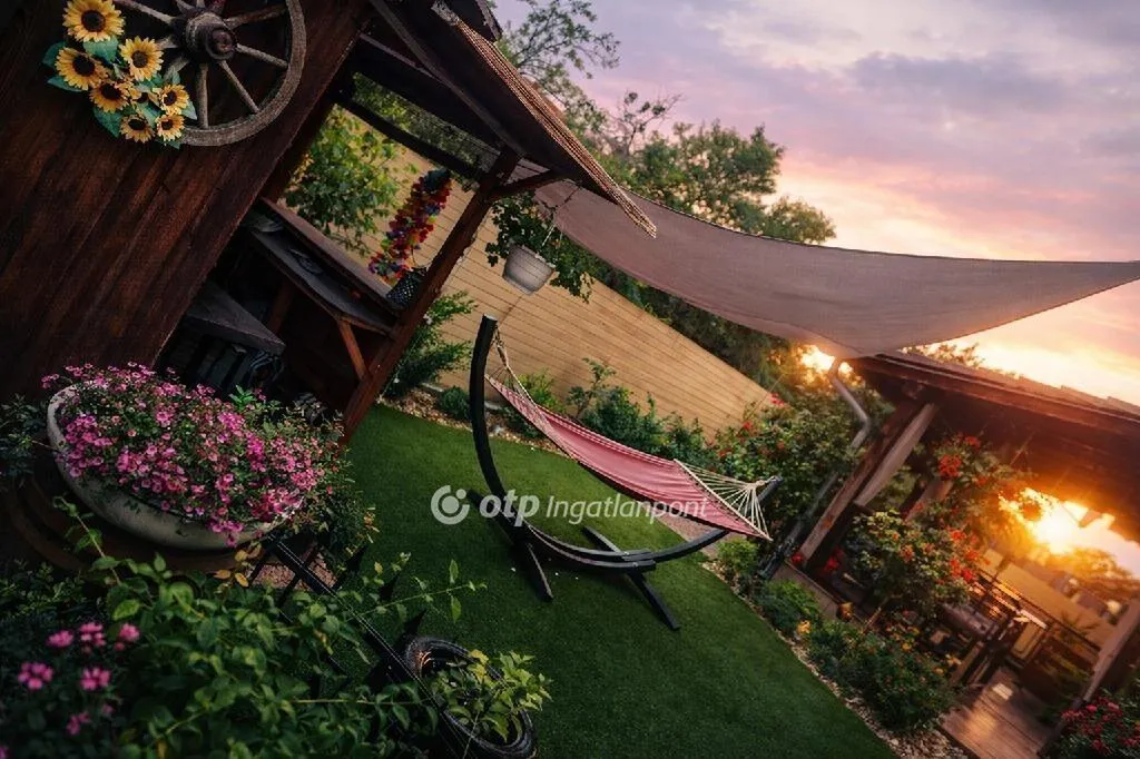 elado-csaladi-haz-tokol-126307406-t6.webp
