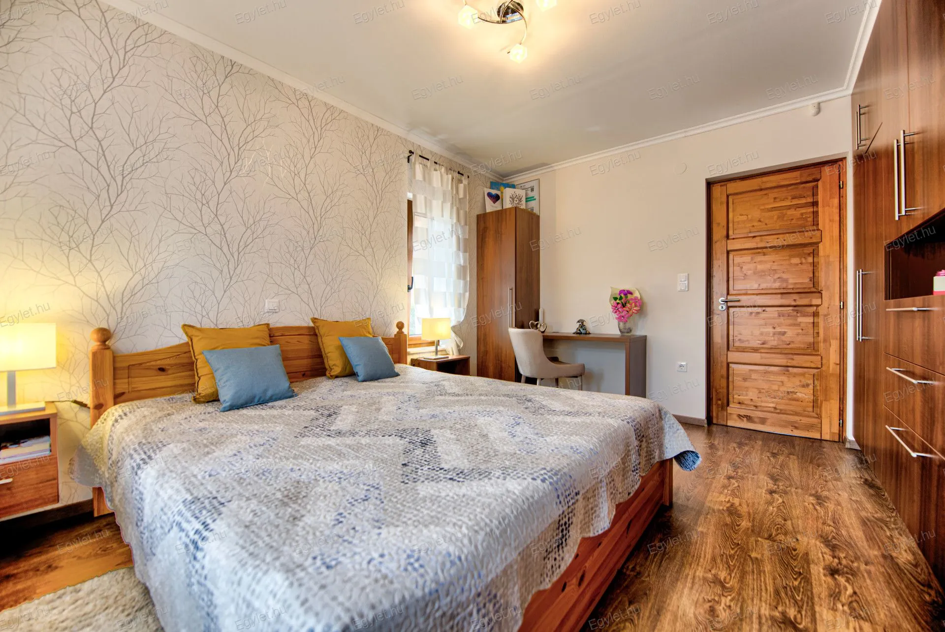 elado-csaladi-haz-balatonboglar-119110642-t6.webp