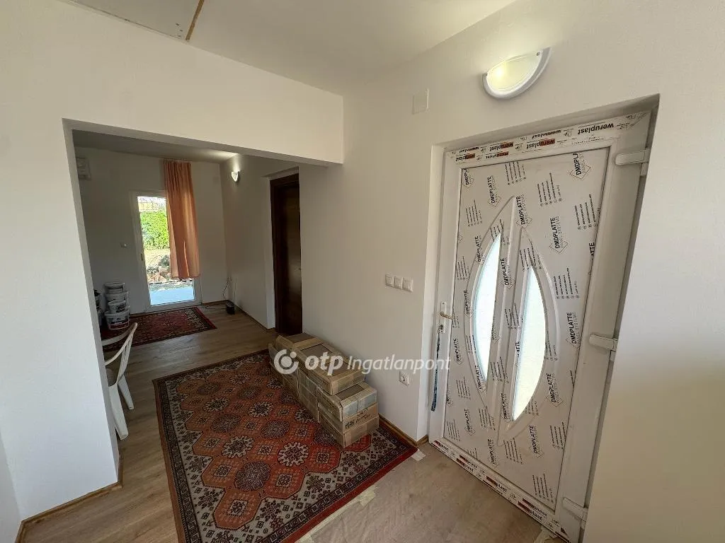 elado-kertes-haz-abadszalok-124107463-t6.webp