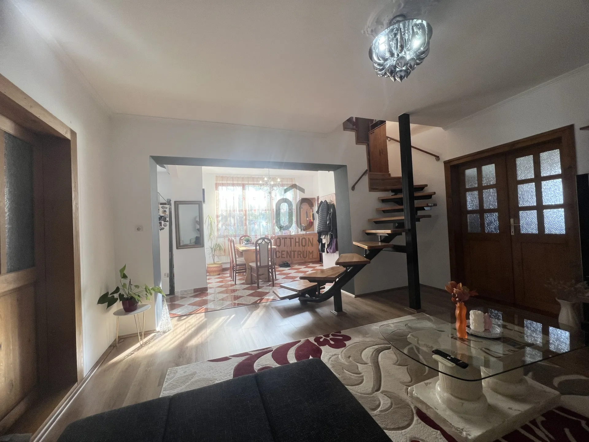 elado-csaladi-haz-bogyiszlo-128976390-t6.webp