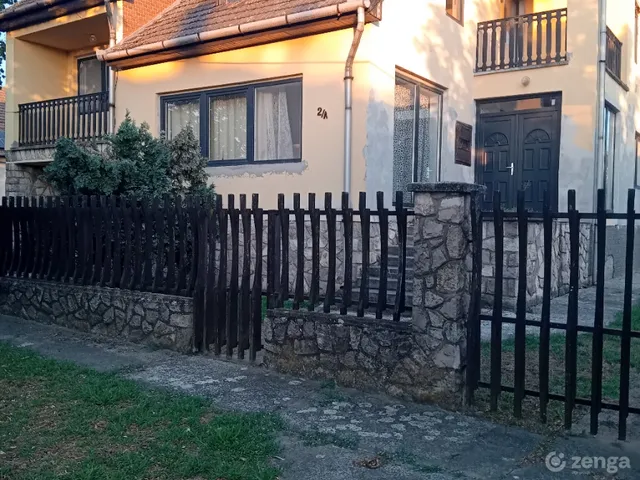 2elado-csaladi-haz-kiskore-129860162-k1.webp
