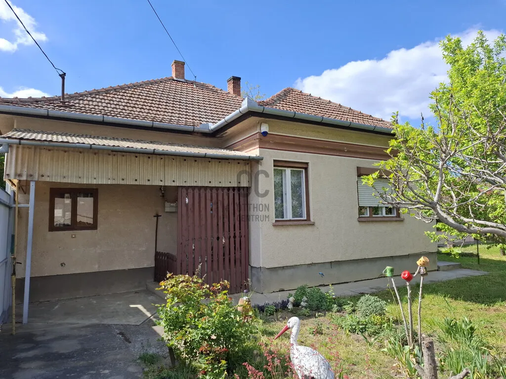 1elado-csaladi-haz-szarvas-126825549-t6 (1).webp