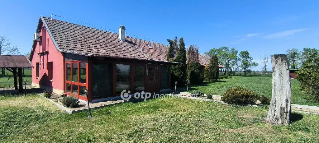 3elado-csaladi-haz-szarvas-126668201-t6.webp