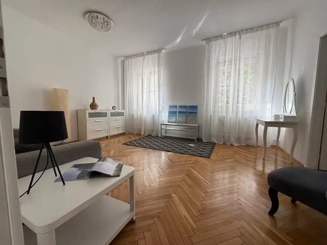 kiado-teglalakas-budapest-vi-kerulet-130002834-t1.webp