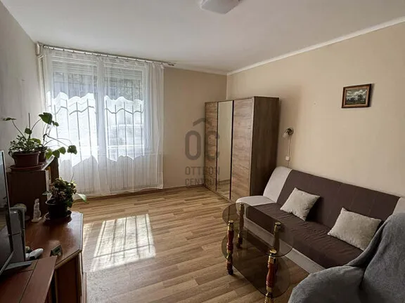 1elado-csusztatott-zsalus-lakas-budapest-xviii-kerulet-lakatostelep-128467383-t1.webp