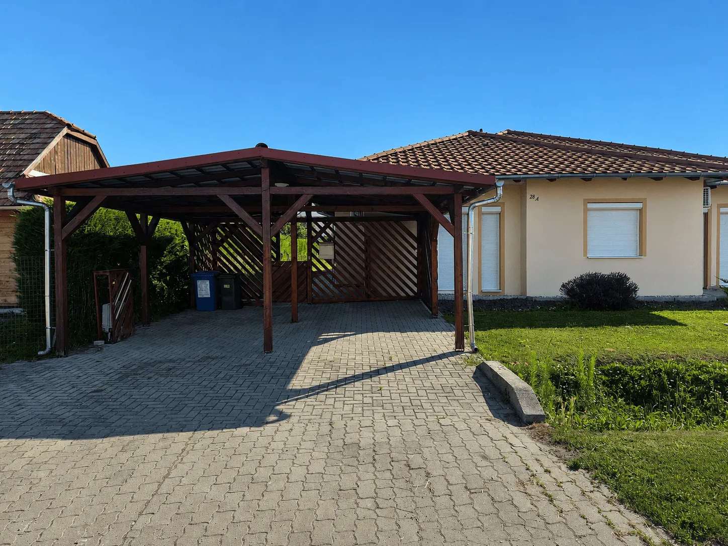 elado-ikerhaz-papa-128781447-t6.webp