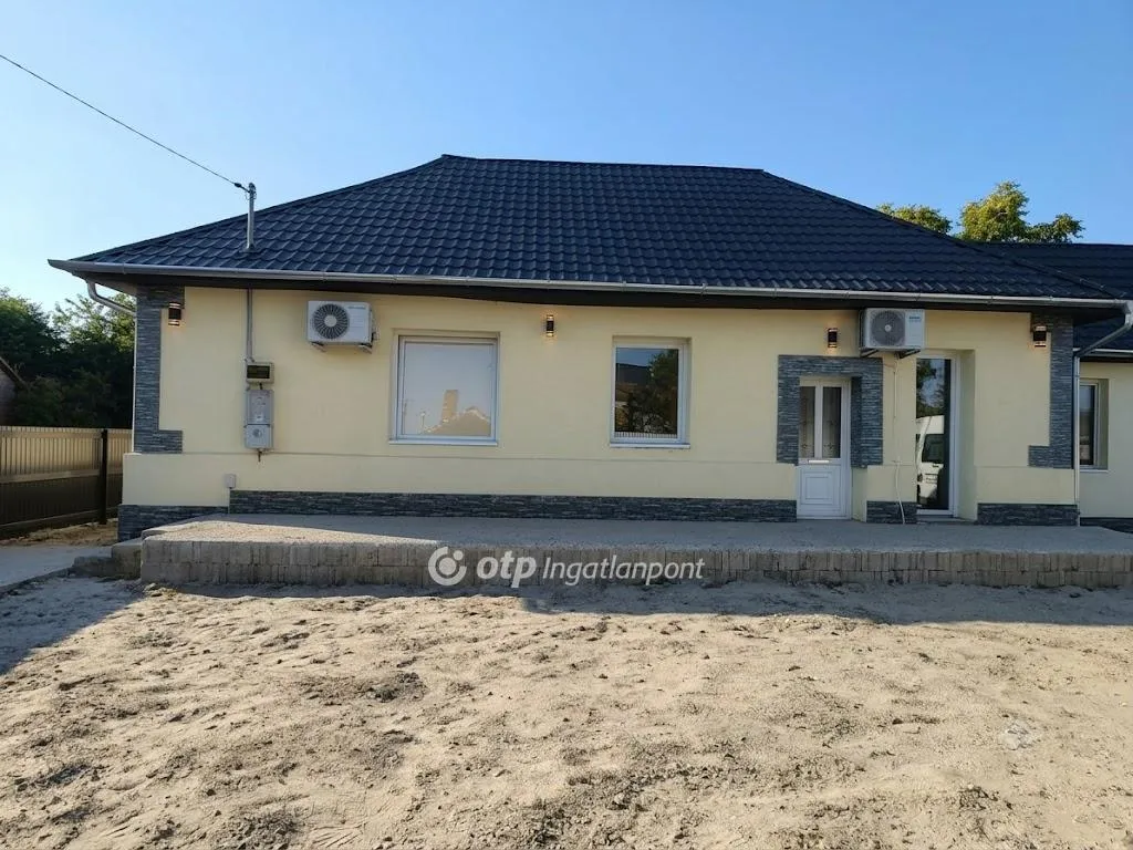 elado-csaladi-haz-ujszasz-130596962-t6.webp