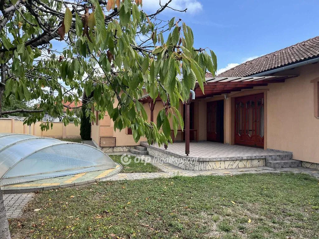 1elado-csaladi-haz-szekszard-129343989-t6.webp